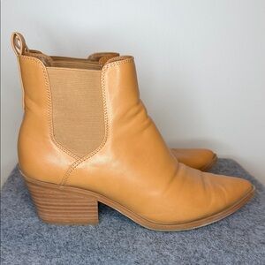 Universal Threads Tan Leather Ankle Boots